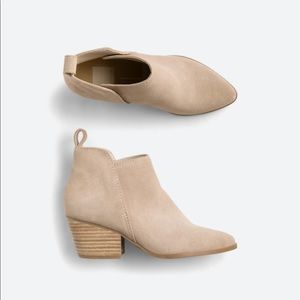 NWT Dolce Vita Daylon Suede Bootie
8.5 | Tan